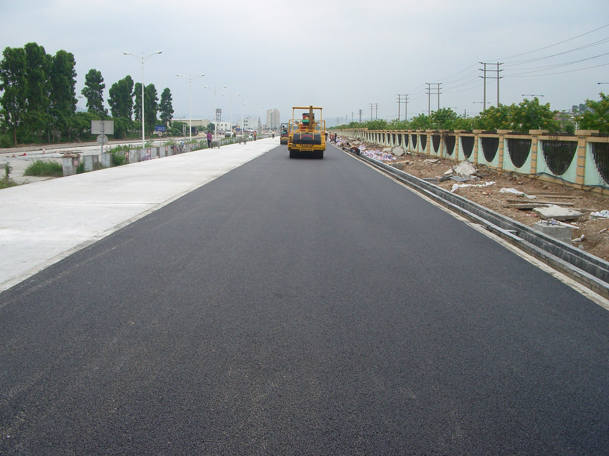 花都區(qū)東風日產(chǎn)試車跑道瀝青混凝土攤鋪