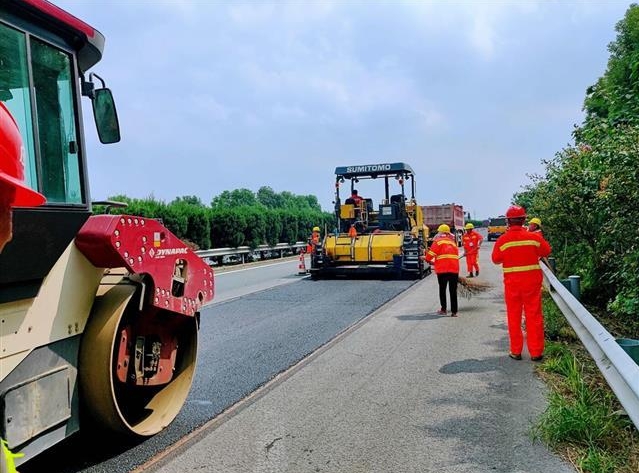 廣州瀝青混凝土施工的詳細(xì)過程是什么？